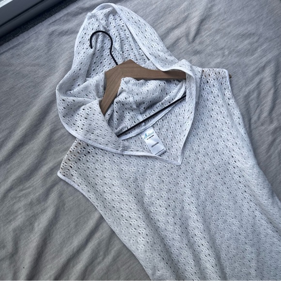 Coverup - Picture 2 of 4